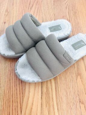 Koolaburra Quilted Taupe Slide Slippers with Light Gray Faux Fur Lining